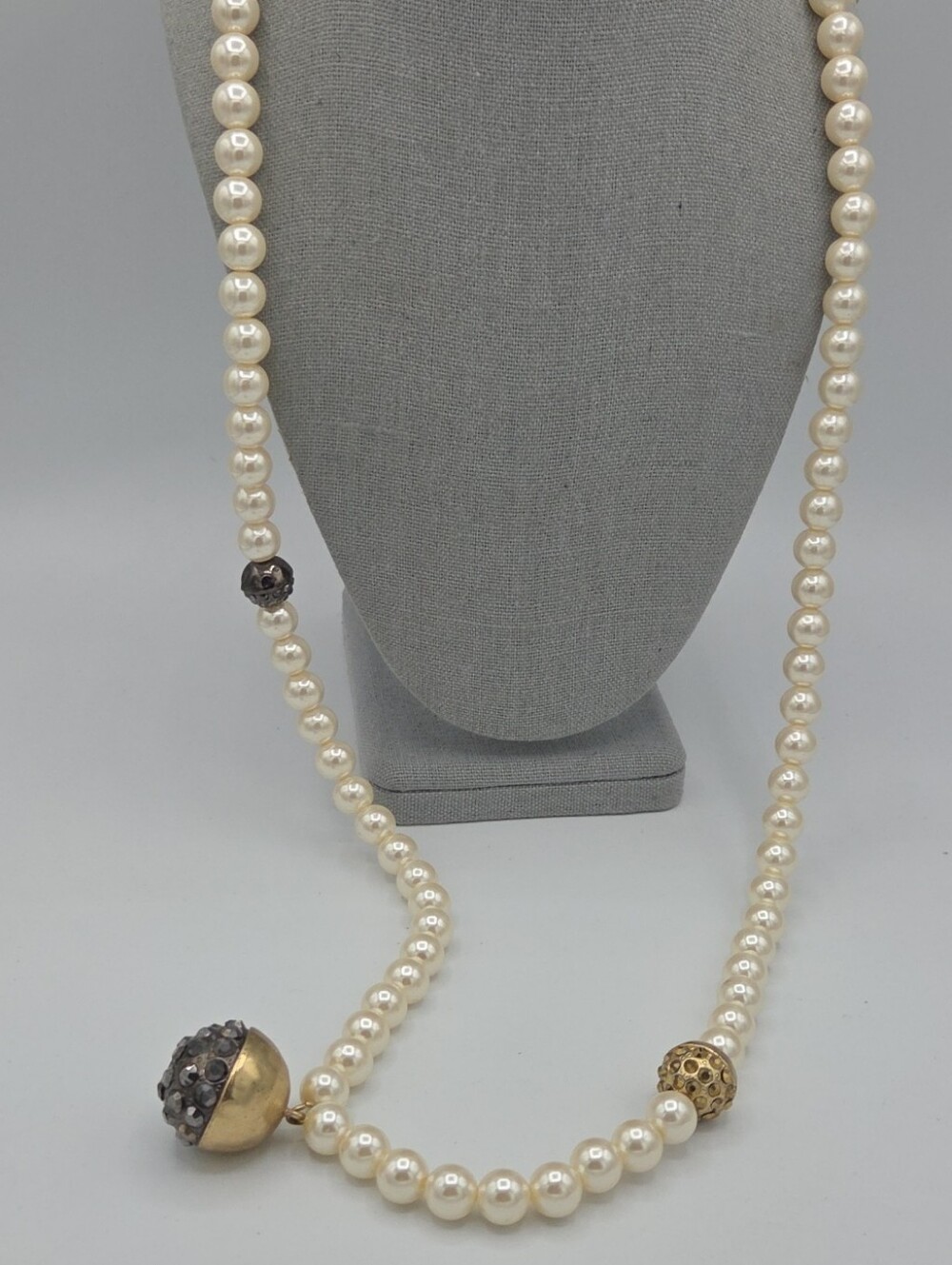 5 for $25! Chico's Classic Ivory Pearl Necklace with Gold Tone Accents